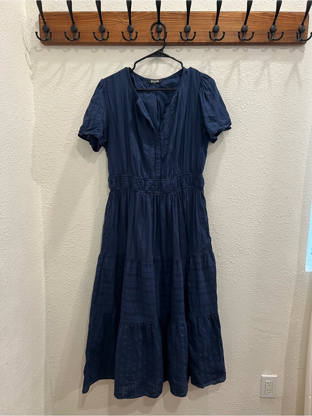Women's Navy Tiered Midi Dress with Puff Sleeves